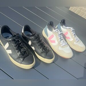 2 pairs of Vejas! Size 10! Very good condition!